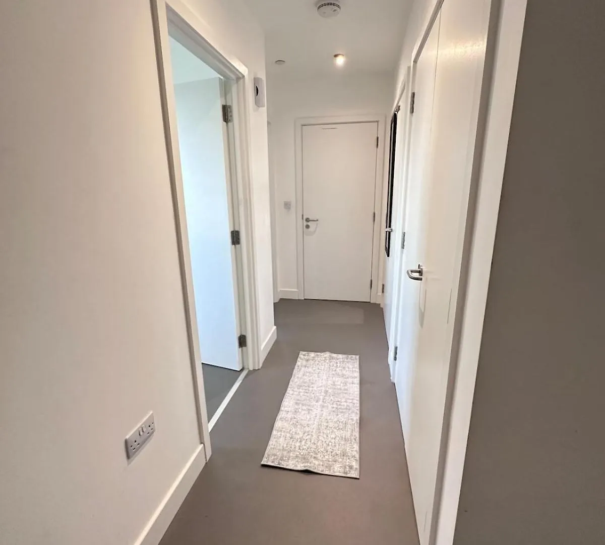 Beautiful 1 Bd Top Floor Terraced Apartment Barking