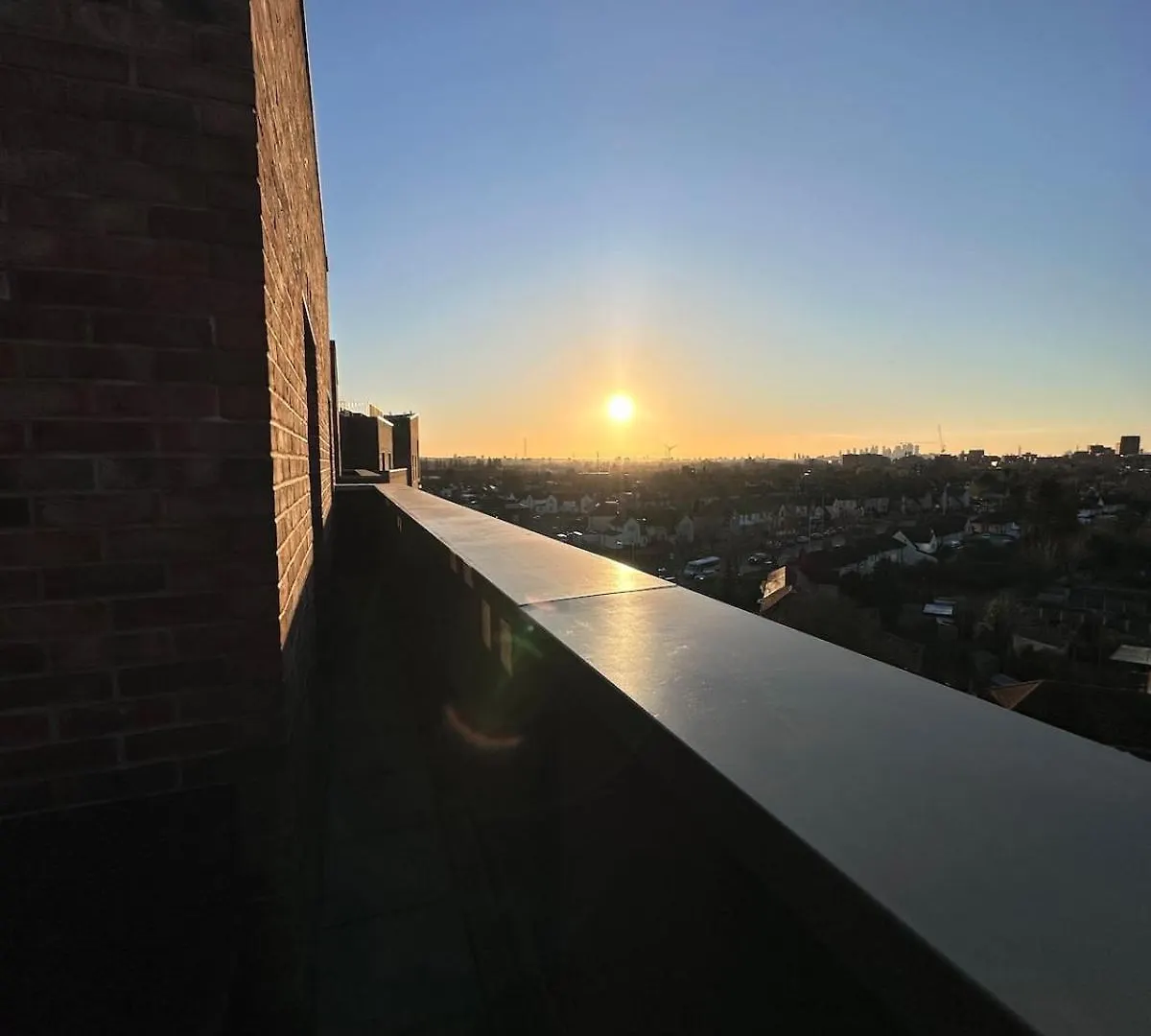 Beautiful 1 Bd Top Floor Terraced Apartment Barking   Barking (Greater London)